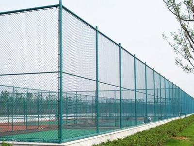 球場圍網(wǎng)燈光升級(jí)與兒童組合滑梯的社區(qū)共享空間設(shè)計(jì)